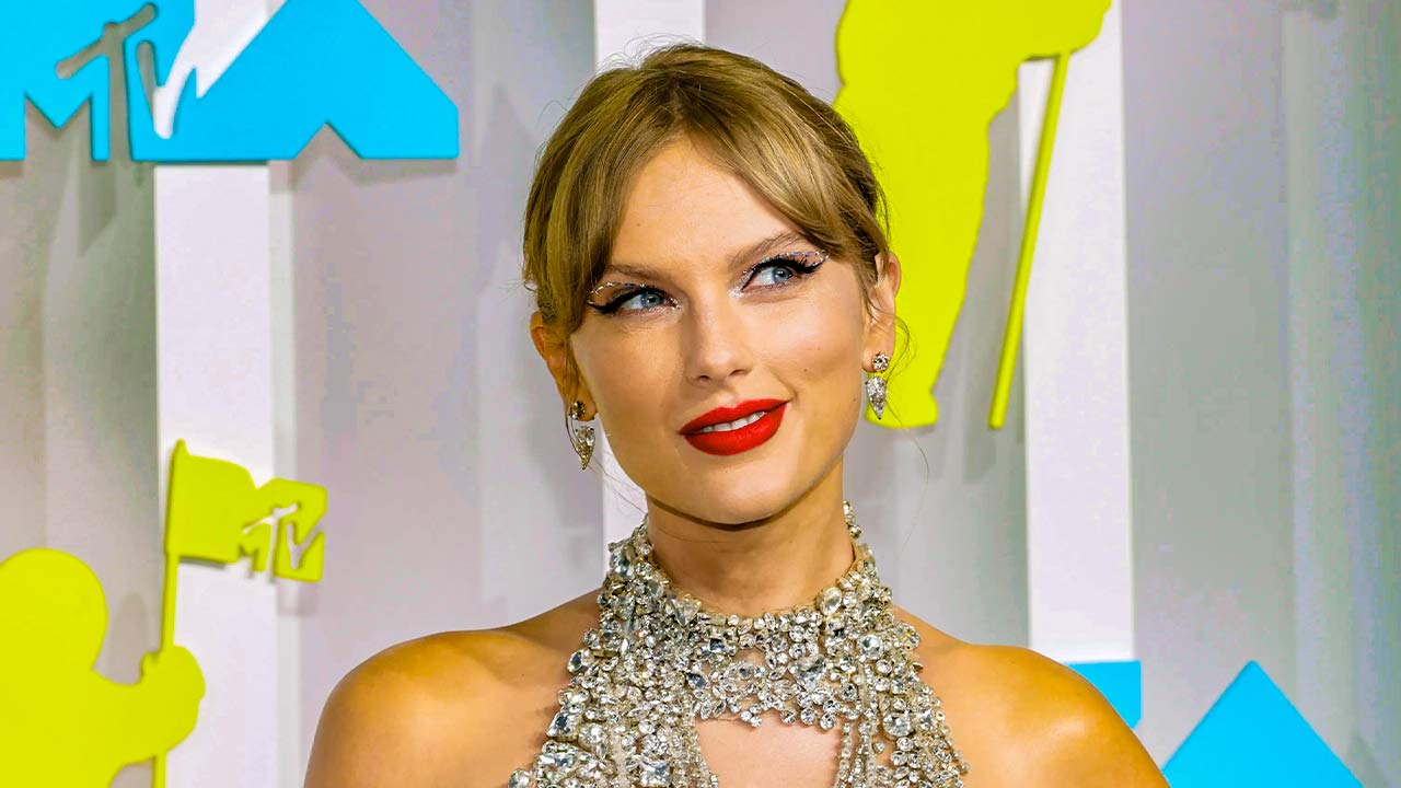 Ticketmaster Apologizes To Taylor Swift & Her Fans Amid Ticket Fiasco